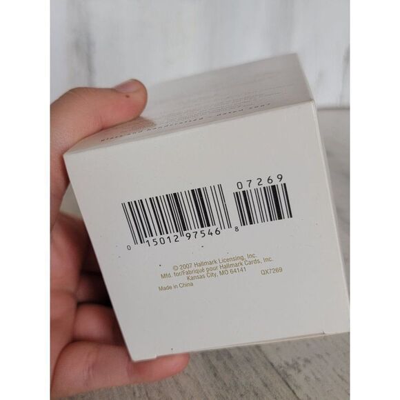 Hallmark a gathering of friends 2007 ornament snow globe Xmas - Picture 5 of 5